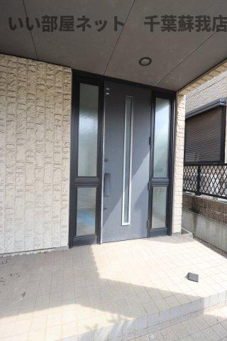 千葉寺町戸建の玄関