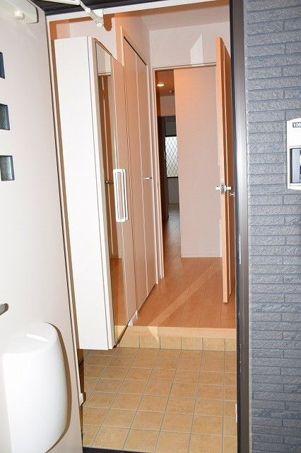 オレンジヒルズ論田Ｃの玄関