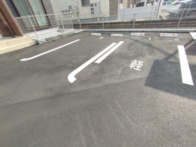 トライアングルコートの駐車場