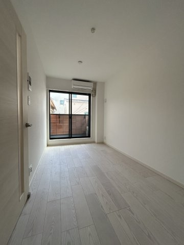 ヴェルメゾン三津屋中の洋室