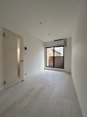 ヴェルメゾン三津屋中の洋室