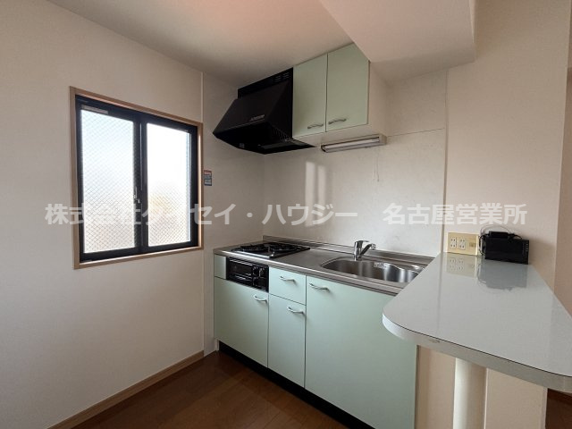 シャトレのキッチン|角部屋の為、窓もあり換気十分です！