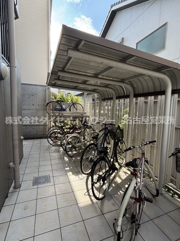 シャトレのその他共用部分|自転車は雨に濡れず保管できます！