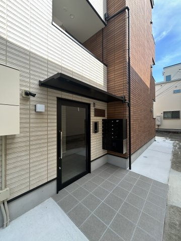 ヴェルメゾン三津屋中のエントランス