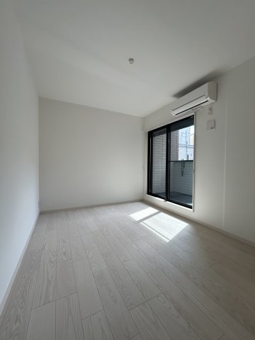 ヴェルメゾン三津屋中の洋室