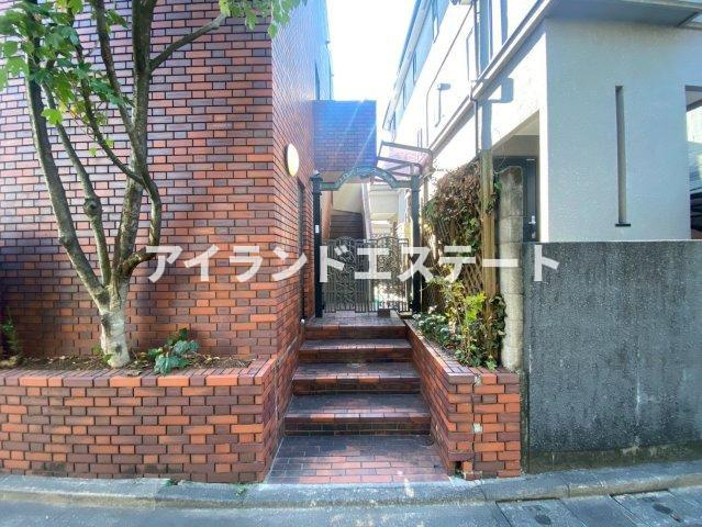 フローレンス駒沢　女性限定　角部屋　通風良好のエントランス