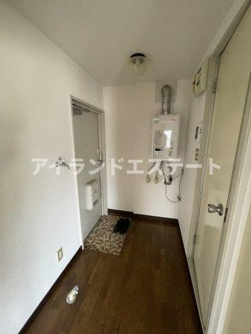 フローレンス駒沢　女性限定　角部屋　通風良好の玄関