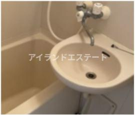 フローレンス駒沢　女性限定　角部屋　通風良好の洗面所