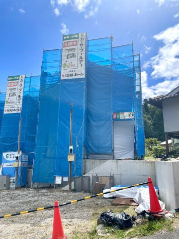 カーサ・ヴェルディ新築戸建て亀山４丁目No.8B-1のその他|現地は２区画ございます。No.8B-1は土地面積２５３．９０㎡、建物面積１０９．１０㎡です。No.8B-2は土地面積２０２．３９㎡、建物面積１０９．９８㎡です。２０２６年９月２０日撮影写真