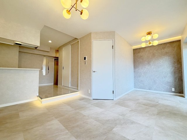 エレガントライフ新大阪の洋室