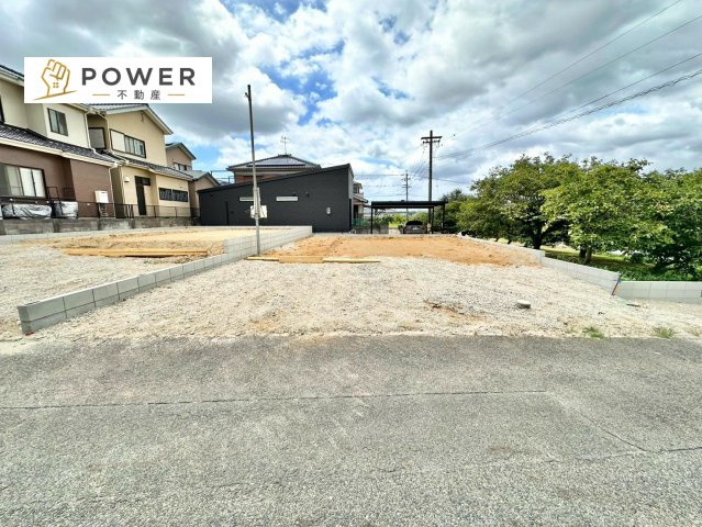グラファーレ　豊田市西岡町2棟の外観|現在建築中のため、real な仕上がりをいち早くご覧になりたい方は、現地でのご案内も可能です。お気軽にお問い合わせください。									
									