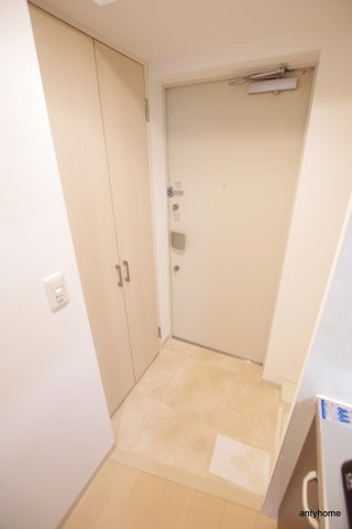 エステムコート新大阪8レヴォリス　仲介手数料無料の玄関