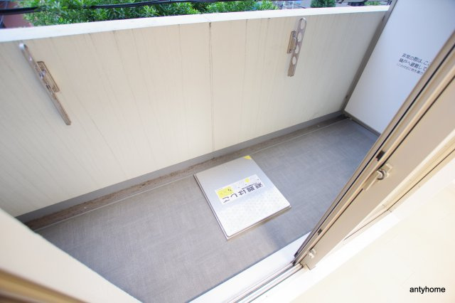 エステムコート新大阪8レヴォリス　仲介手数料無料のバルコニー