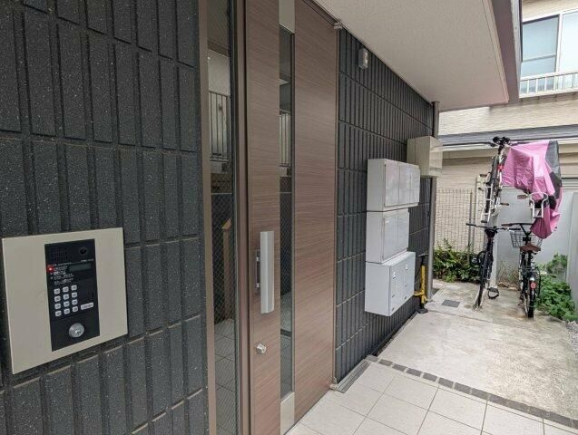 シャルグラン池尻のエントランス