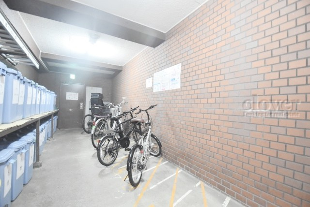 【駐輪場】 | グリーンキャピタル広尾 | 自転車置き場。マンションの共用部にあたります。空きの有無や駐輪料金、各戸の台数制限などについては、改めてお問い合わせください。～即日のご見学可能～　お問合せはお気軽にどうぞ。