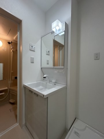 ヴェルメゾン三津屋中の洗面所