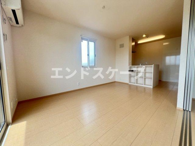 セトルガーデンの居間・リビング|高崎、前橋、伊勢崎エリアのお部屋探しはエンドスケープまで！お客様の理想お聞かせ下さい♪
※窓はバルコニー側にしかございません