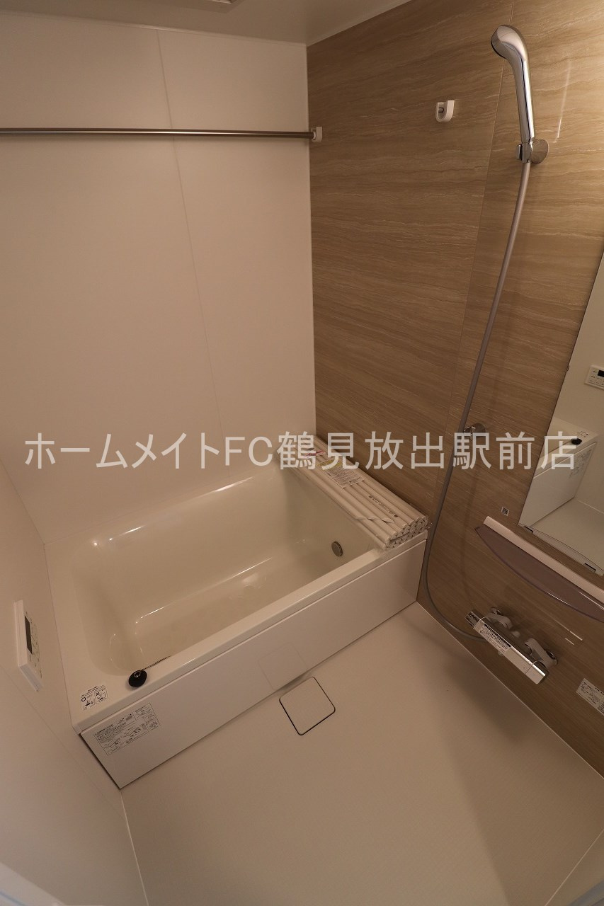 東大阪市稲田新町２丁目のアパートの浴室