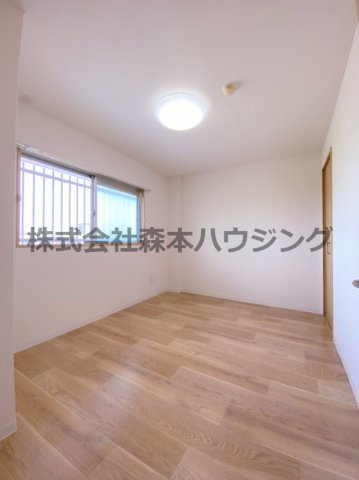 【洋室】 | 　メゾンエスポワール | 明るい洋室です