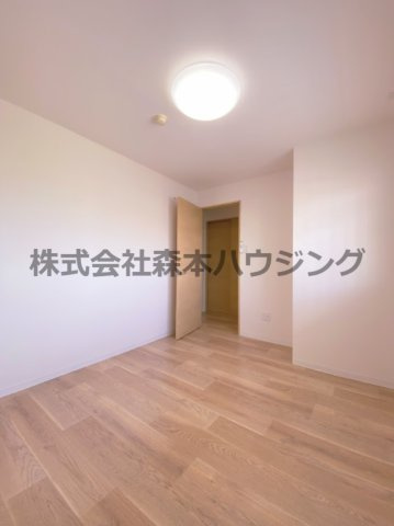 【洋室】 | 　メゾンエスポワール | 広々とした洋室です