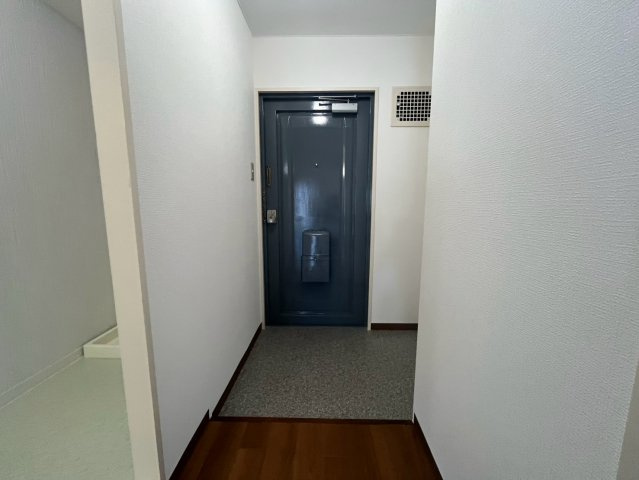 メゾン上高丸の玄関