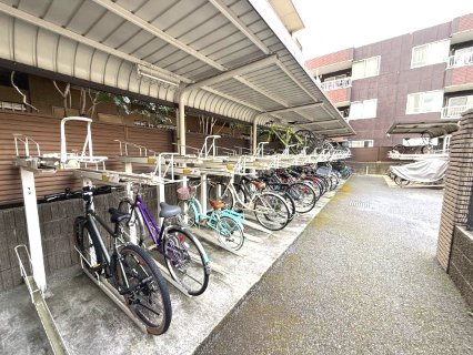ヒルズ船堀の駐輪場|敷地内に駐輪場を確保。毎日の通勤・通学やちょっとしたお出かけにも、自転車を気軽に活用できます。