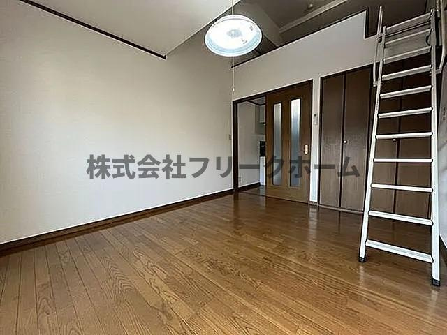 三鷹市下連雀１丁目のアパートの寝室