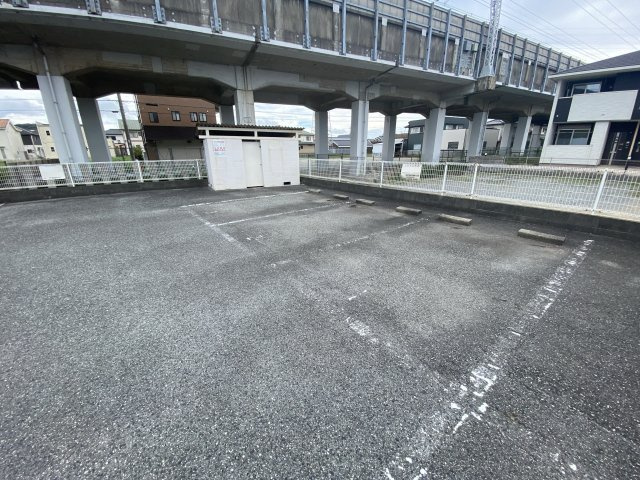 ディアス東南A棟の駐車場