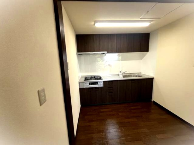 ストークライフ甲陽園のキッチン|収納たっぷりなので調理器具や調味料も出し入れしやすい