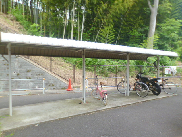 アトリオヴィラ参番館のその他共用部分|屋根付き駐輪場