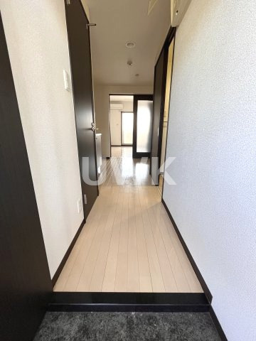 サクシード深草の玄関