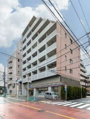 【外観】 | パークスフィア中野富士見町 | 鉄筋コンクリート造のがっちりとした建物。