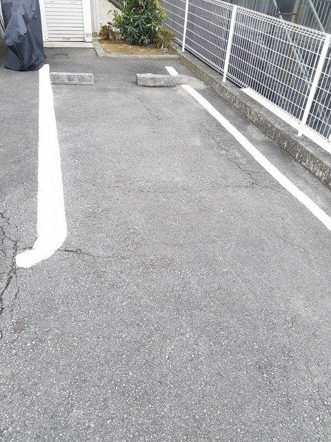 カーサ大高の駐車場