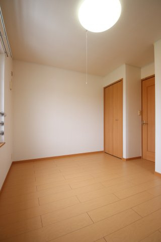 【洋室】 | クリスタルコートヴァイオレット