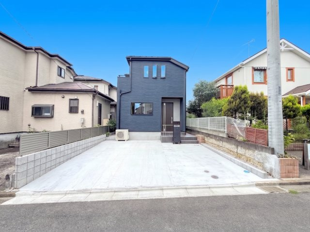 泉区下和泉5丁目　新築戸建ての外観|◆一戸建てを中心とした街並みが整然と続き、周辺は高い建物が建っていないので、緑の多い閑静な趣を感じる環境です。街並みや周辺環境も重要なポイントです！！