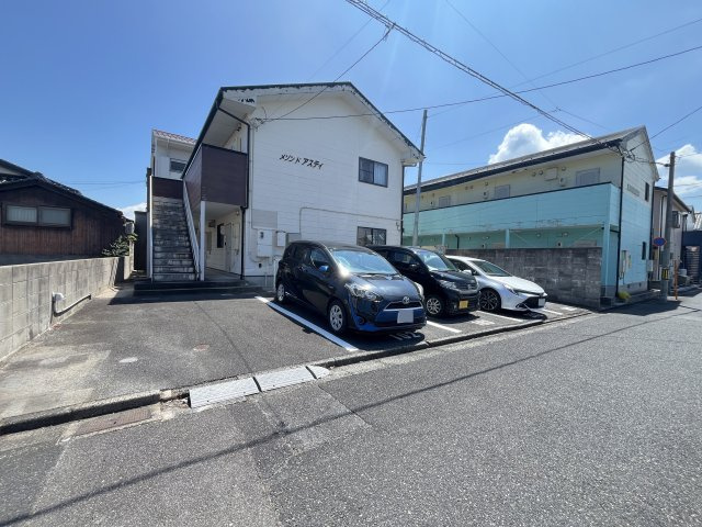 メゾンドアスティの駐車場