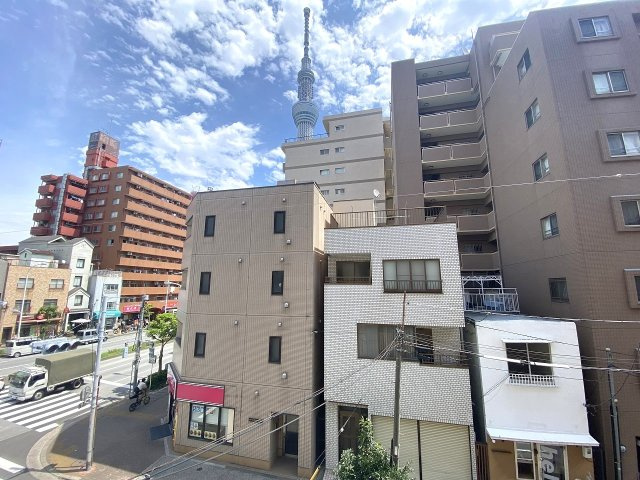 カーム・デイズ吾妻橋の展望|開放的な眺望をお楽しみいただける眺望写真です。目の前に遮るものがなく、心地よい風と陽光を感じながらリフレッシュしていただけます。季節の移り変わりを実感できる素晴らしい景色です
