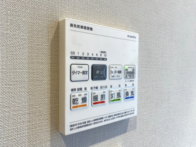 カーム・デイズ吾妻橋の冷暖房・空調設備|雨の日や夜間のお洗濯にも大変便利な浴室乾燥機を標準装備。湿気対策やカビ予防にも大きな効果を発揮し、いつでも浴室を清潔に保てます。快適なバスライフをサポートするうれしい設備です。