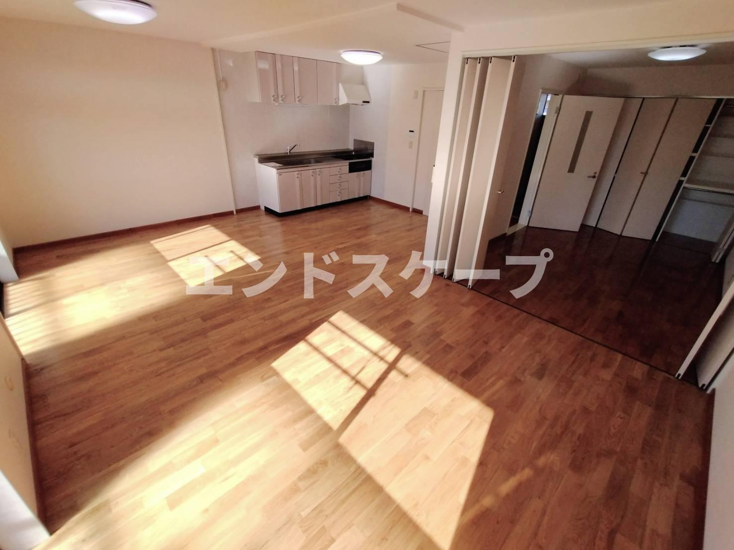 メゾンロイヤルIIの居間・リビング|高崎、前橋エリアのお部屋探しはエンドスケープまで！お客様の理想お聞かせ下さい♪
