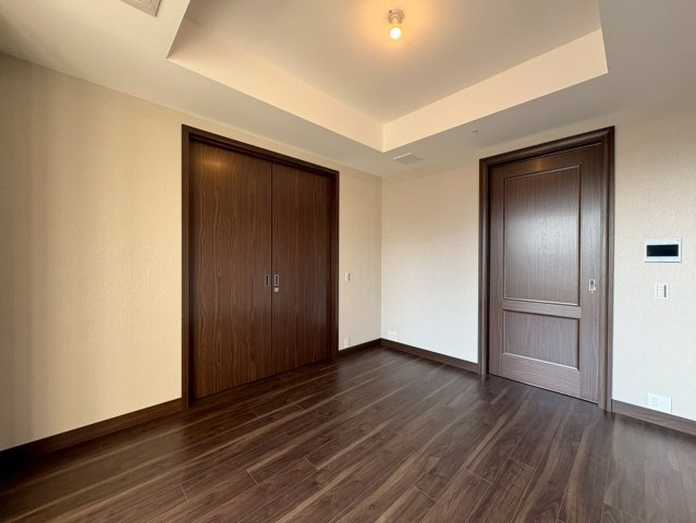 グラングリーン大阪THE NORTH RESIDENCE　扇町小学校の寝室|洋室