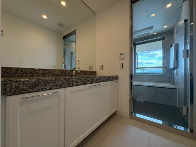 グラングリーン大阪THE NORTH RESIDENCE　扇町小学校の独立洗面台|洗面台