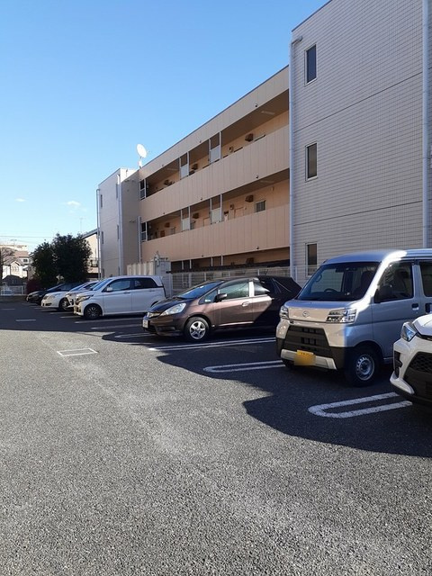 エターナル南与野の駐車場