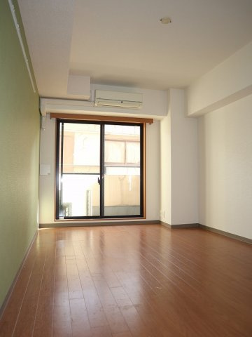 【寝室】 | リバーメイト本町 | きれいな洋室です