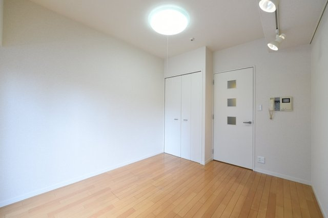 新宿区高田馬場１丁目の賃貸マンションの居間・リビング