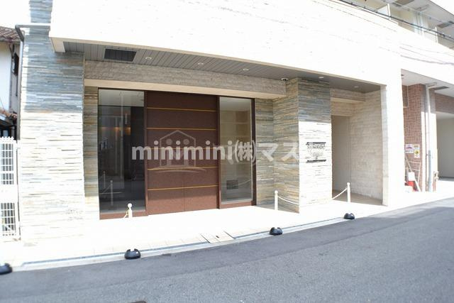 大阪市浪速区塩草３丁目の賃貸マンションのエントランス