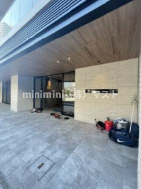 大阪市浪速区敷津東１丁目の賃貸マンションのエントランス