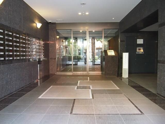 ルーブル豊島千石のエントランス