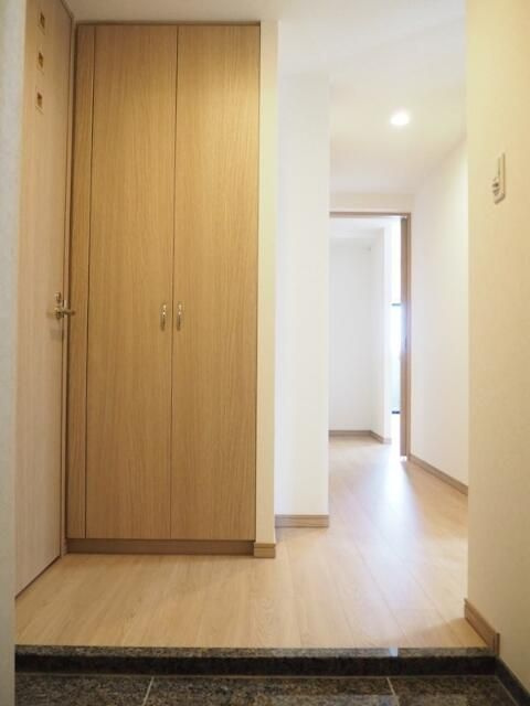 ルーブル東十条弐番館の玄関