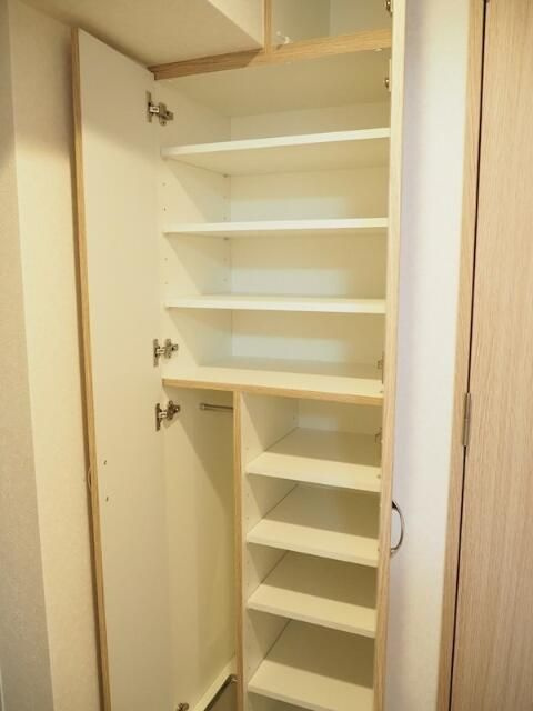 ルーブル東十条弐番館の収納