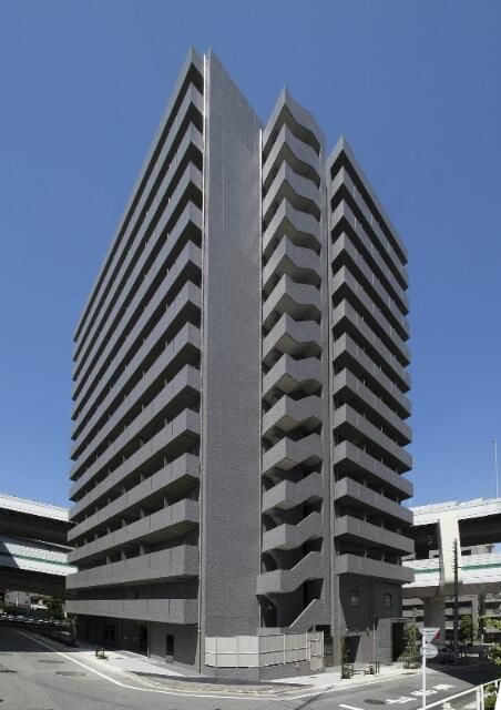 ルーブル板橋区役所前の外観